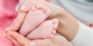 Потрібен здорового немовляті масаж?
