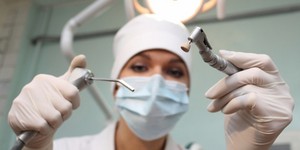 Стоматолог 5 років заражав своїх пацієнтів