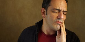 Як позбутися від зубного болю будинку?